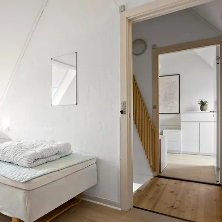 Vakantiehuis Stunning In With Sauna Gudhjem